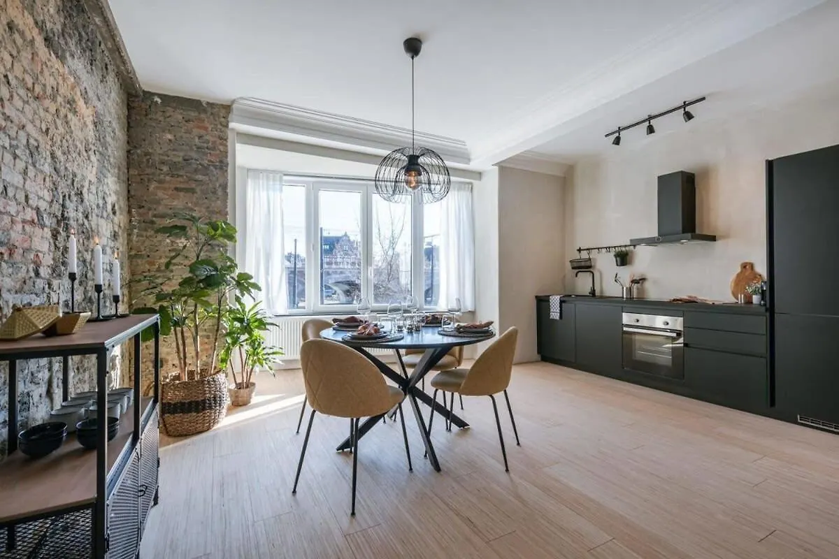 Huswell - Industrial Apartment With Terrace In Antwerpen 0*,  België